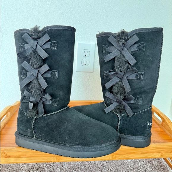 Koolaburra by UGG Victoria Boots Suede Black Kids Sz 3 Triple Bows Winter Cozy - Picture 3 of 12